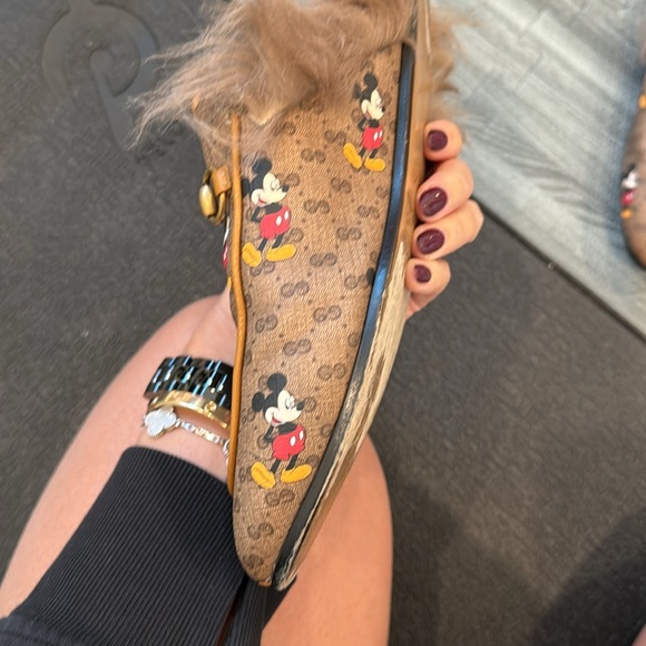 Gucci x Disney PRINCETOWN mule slide with Mickey Mouse and lamb wool lining - Picture 6 of 10